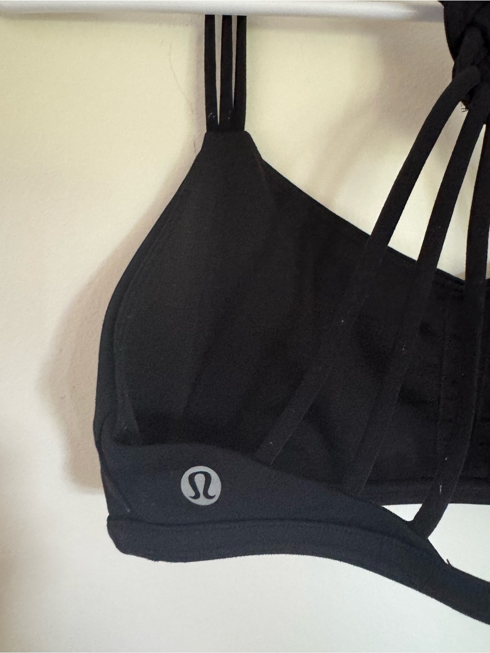 Lululemon Love Knot Sports Bra, Size 6 - Picture 3 of 4